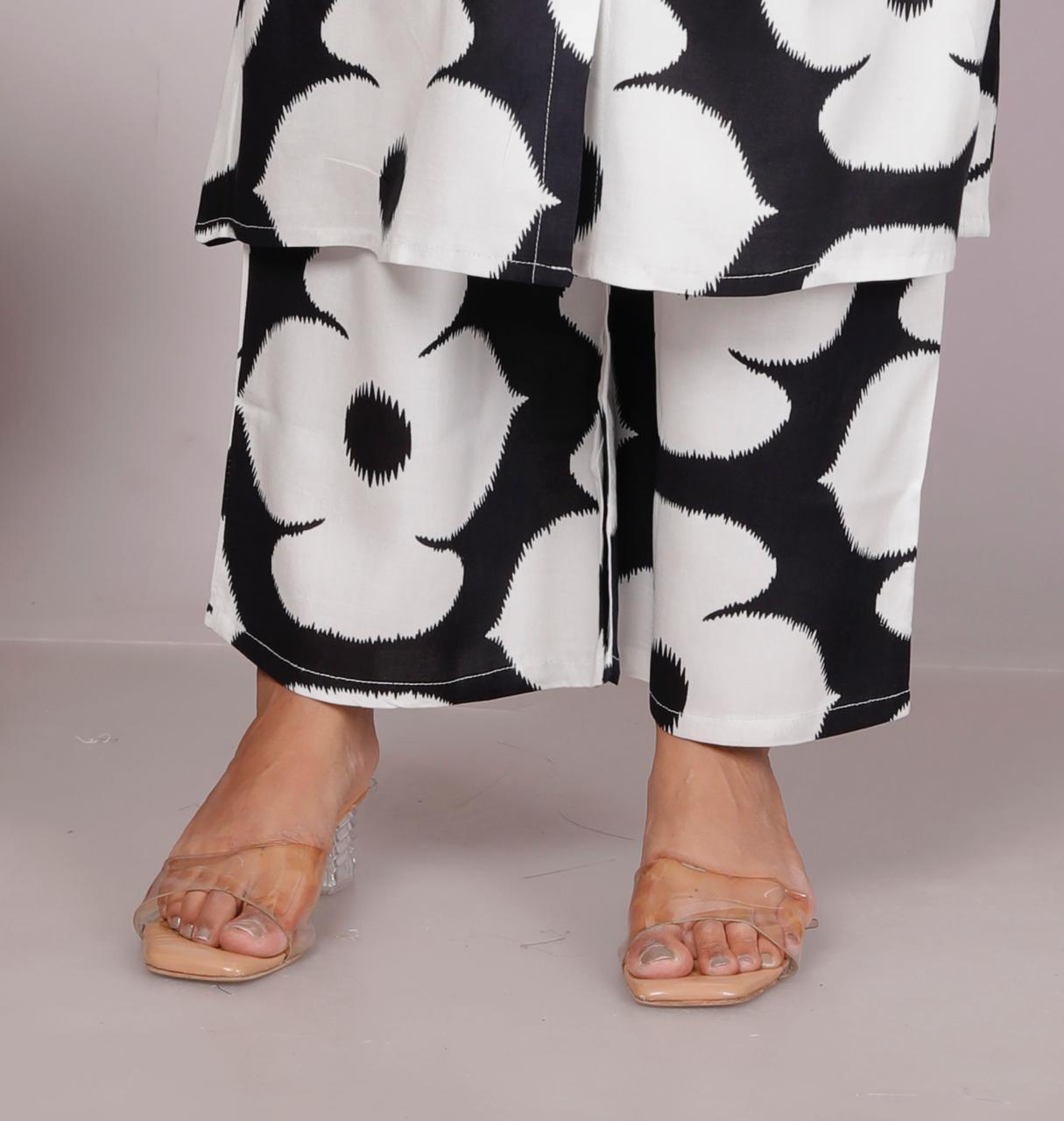Black & White Bold Floral Printed Kurta Set for Women